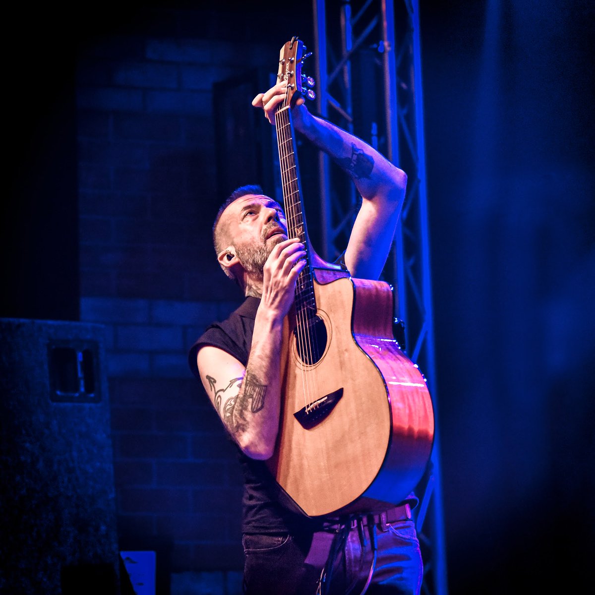 Grimsby was very fun. Massive respect to <a href="/DocksAcademy/">Docks Academy</a>  for their beautiful venue. A credit to the town. Someone got escorted out for being too rowdy: Whoever you are, come see me again, but sit at the front so I can keep an eye on you

York next, support from Holly Tamar