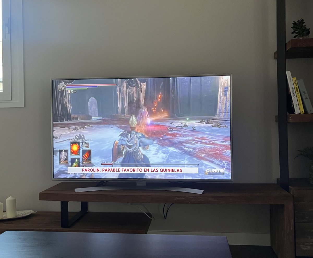 TrapgameEdits's tweet image. Estaban hablando del cónclave del Papa y en Cuatro y han puesto un vídeo de Dark Souls 3 💀
