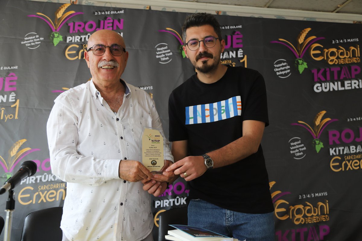 📚Belediyemiz tarafından organize edilen Ergani 1. Kitap Günleri etkinlikleri kapsamında Yazar Aydın Alp, “Aşkı Olmayanın Şiiri Olmaz” konulu bir söyleşi gerçekleştirdi.

<a href="/bayar61742/">Birsen Azak Bayar</a>  <a href="/siyar_guldiken/">şiyar güldiken</a> <a href="/erganikitap21/">ErganiKitapGünleri</a>