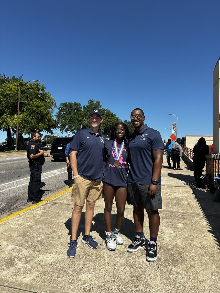 Want to start my Monday morning with congratulating <a href="/shieanahall/">shieana hall</a> on placing 3rd overall in the UIL 6A girls triple jump. You are an amazing athlete and an even better person. Super excited to see you on the collegiate level next year! #GeauxLadyCavs <a href="/CoachCNRoberts/">Coach Chris Roberts</a> <a href="/Coach_Coats/">Kyle Coats</a>
