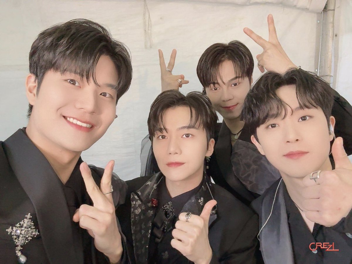 🥨프레즐🥨 함께한
두 번째 #열린예술무대뒤란 ( ܸܸ ì ·̫ í ⑅ )ｂ

레쯜이들만의 신나는 에너지⚡️로
🥨프레즐🥨 마음은 100% 충전 완료 ❣️

오늘 하루도 함께해줘서 고마워요 🤍

#CREZL #크레즐