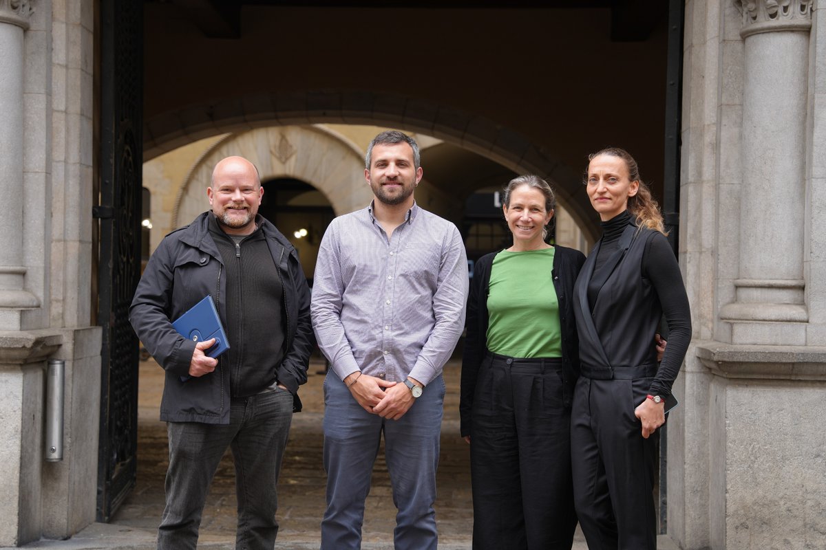Ajuntament de Girona (@girona_cat) on Twitter photo 🍏 Girona engegarà diferents propostes sobre el malbaratament alimentari per reduir la quantitat d’aliments que es llencen #GironaCiutatCircular.
🤝 Aquest és l'eix principal de treball del proper any del conveni de postcreixement firmat entre <a href="/Girona_Cat/">Ajuntament de Girona</a>, <a href="/R_Degrowth/">Research & Degrowth International</a>, 🍏 Girona engegarà diferents propostes sobre el malbaratament alimentari per reduir la quantitat d’aliments que es llencen #GironaCiutatCircular.
🤝 Aquest és l'eix principal de treball del proper any del conveni de postcreixement firmat entre <a href="/Girona_Cat/">Ajuntament de Girona</a>, <a href="/R_Degrowth/">Research & Degrowth International</a>,