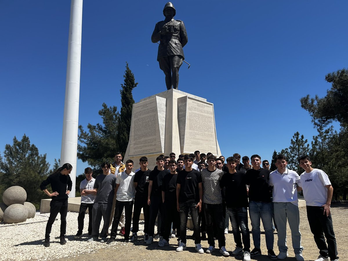 Bakanlığımızın düzenlediği Tarih, Kültür ve medeniyet kampı kapsamında gençlerimizle birlikte Çanakkaledeydik🏛️

#MerkezimHerYerde
#GençlikKampları