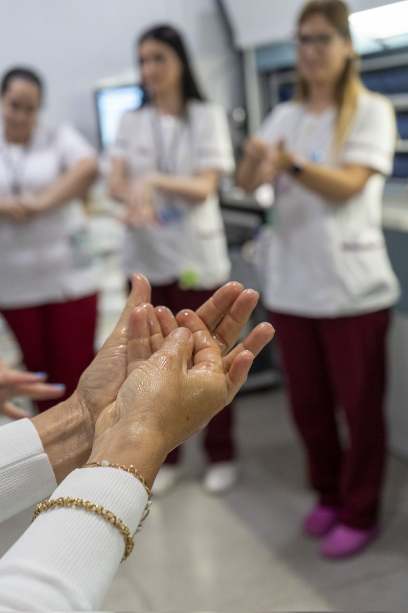 hmoradebre's tweet image. 🧼👐 Dia Mundial de la Higiene de Mans
Avui hem celebrat aquesta jornada clau amb una taula informativa i pràctica al hall de l’Hospital Comarcal de Móra d’Ebre, i amb la participació activa dels estudiants en pràctiques, que han visitat les plantes per a fer conscienciació.