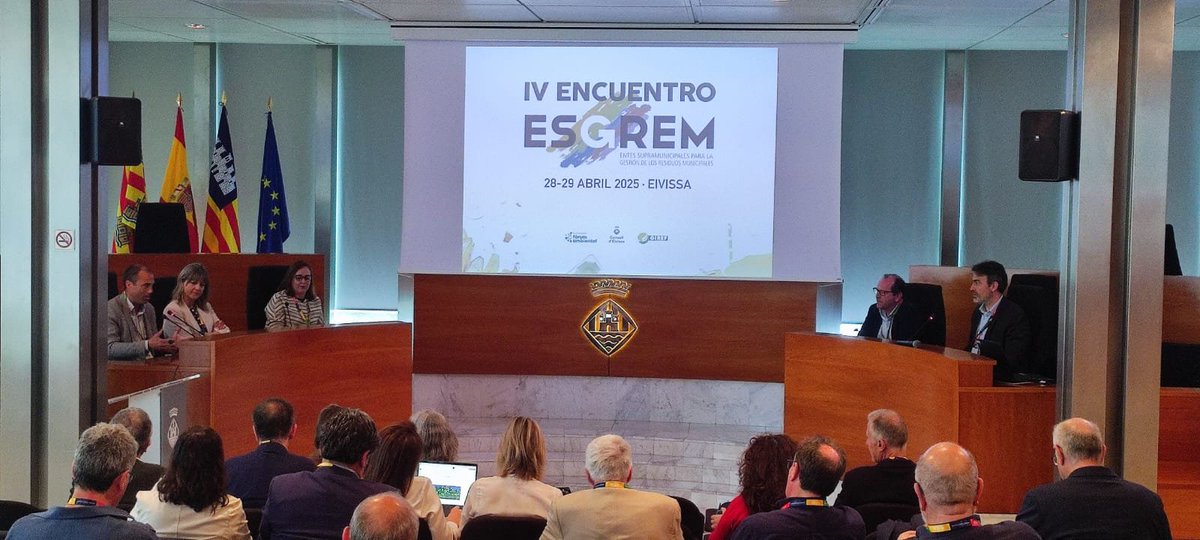 SogamaXunta's tweet image. ♻️ "Aplicamos un #canon máis barato á materia orgánica para incentivar a súa #compostaxe", afirmou Javier Domínguez (#Sogama) no IV Encontro ESGREM en Ibiza.
🔍 Experiencia en compostaxe doméstica e industrial.

👉 f.mtr.cool/vkyumwidsj

#ResiduosOrgánicos #EconomíaCircular