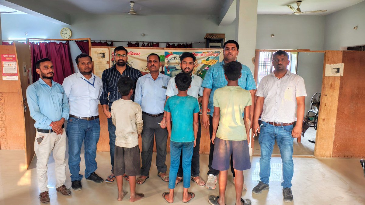 DmMadhubani's tweet image. *समाहरणालय, मधुबनी*
=================
*जिला जनसम्पर्क कार्यालय*
====================
*प्रेस विज्ञप्ति*
*दिनांक 05/05/2025*
==================

*⬛ *बाल श्रम के विरुद्ध धावा दल के द्वारा बाल श्रमिकों की विमुक्ति हेतु विभिन्न दुकानों एवं प्रतिष्ठानों में किया गया सघन*…