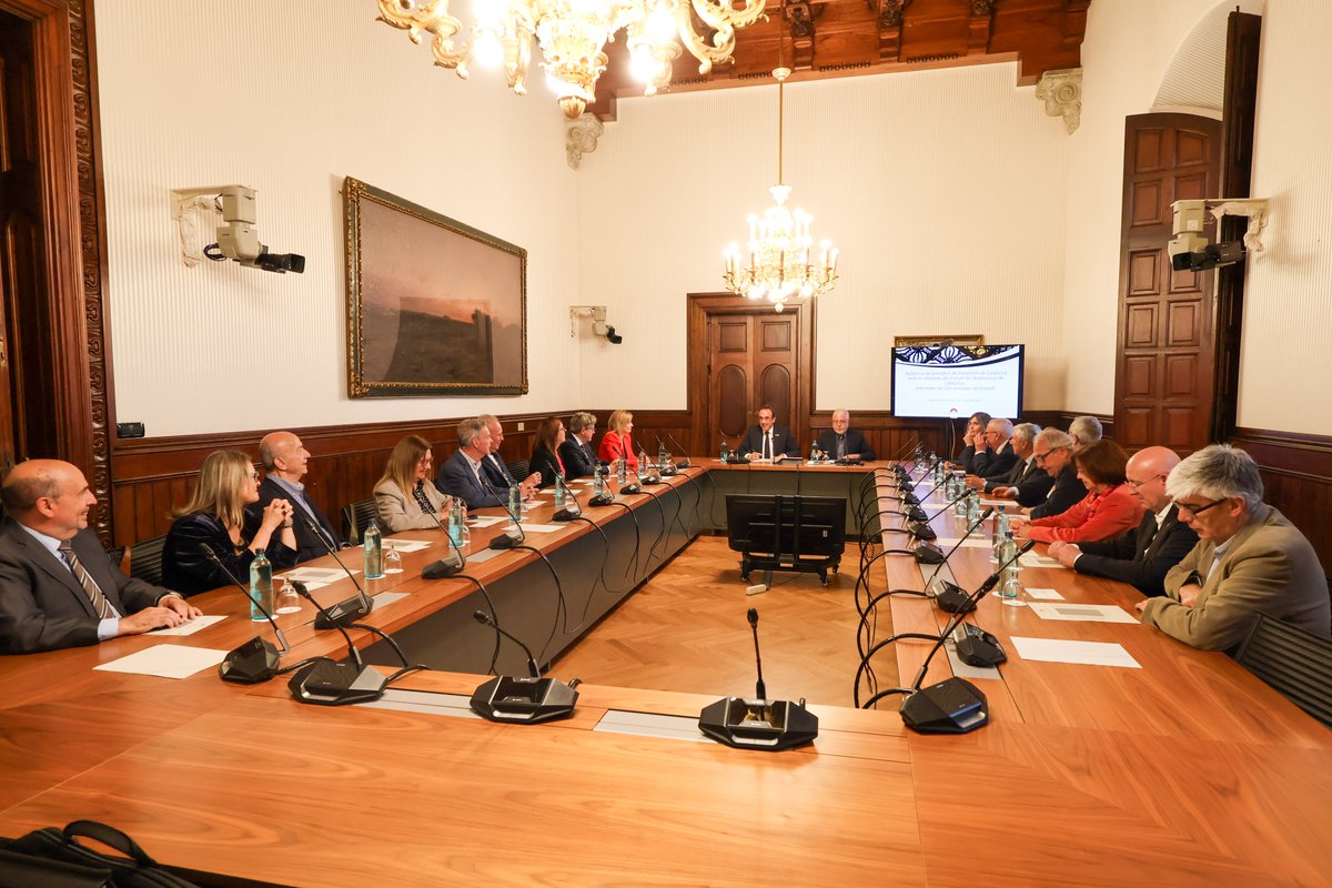 El <a href="/parlamentcat/">Parlament de Catalunya</a> rep els membres del <a href="/Consell_Audio/">CAC</a>  amb motiu del vint-i-cinquè aniversari de l’ens

🔗Més informació: parlament.cat/web/actualitat…