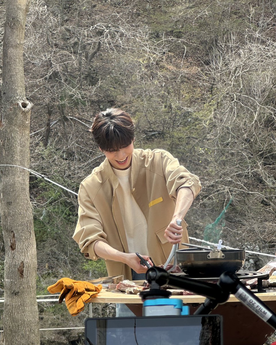 showpl_JDW's tweet photo. 봄 향기 가득한 캠핑장에서
맛있는 고기와 동원이가 준비한 쫀득쿠키까지!😋

편안하고 재밌었던 형들과의 토크로
잊지 못할 추억 하나가 적립 되었답니다💚

#정동원 #JEONGDONGWON
#채널A #절친토큐멘터리4인용식탁 https://t.co/aoxyiIVIU0