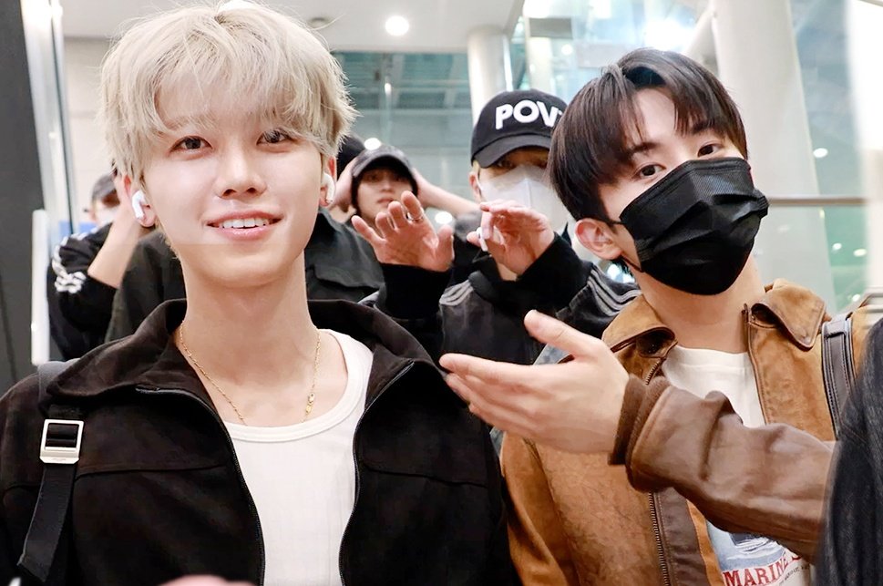 MARKMINFEED's tweet photo. >.< https://t.co/A1YozNe88d