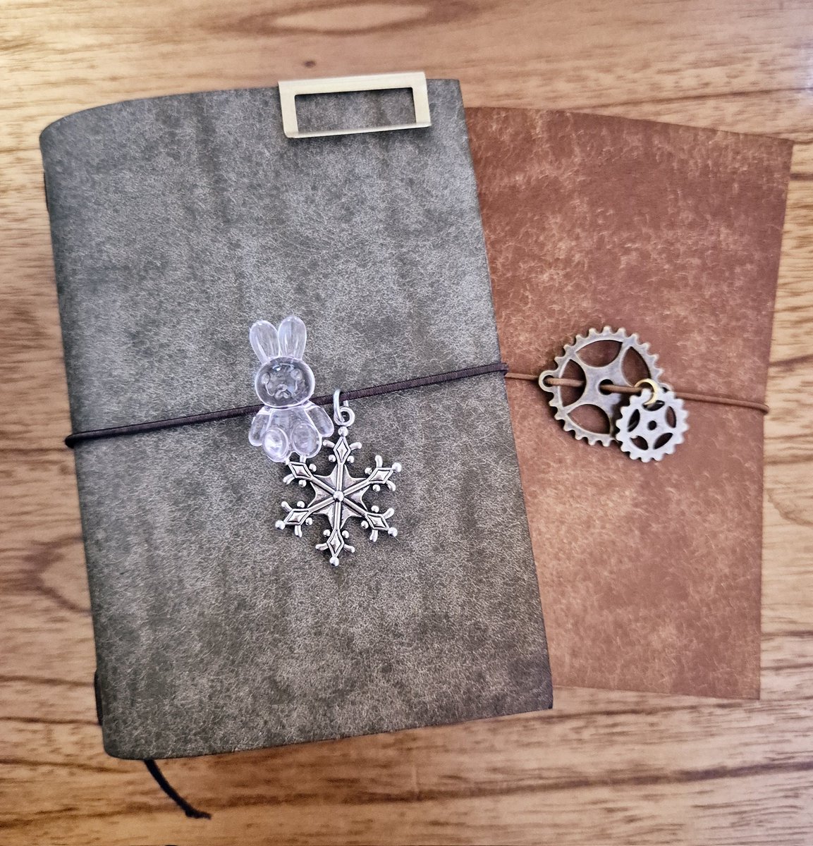 A7가죽커버 하나더 만듦.
좀더 꾸미고싶은데🤔