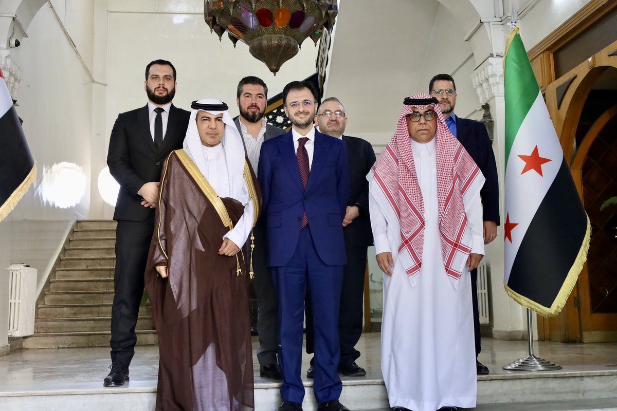 السفارة السعودية في دمشق (@ksaembsy) on Twitter photo التقى سعادة سفير خادم الحرمين الشريفين في سوريا د. #فيصل_المجفل بمعالي وزير الاتصالات وتقانة المعلومات السيد عبدالسلام هيكل <a href="/amhaykal/">عبدالسلام هيكل Abdulsalam Haykal</a> ، وجرى خلال اللقاء مناقشة الموضوعات ذات الاهتمام المشترك. التقى سعادة سفير خادم الحرمين الشريفين في سوريا د. #فيصل_المجفل بمعالي وزير الاتصالات وتقانة المعلومات السيد عبدالسلام هيكل <a href="/amhaykal/">عبدالسلام هيكل Abdulsalam Haykal</a> ، وجرى خلال اللقاء مناقشة الموضوعات ذات الاهتمام المشترك.