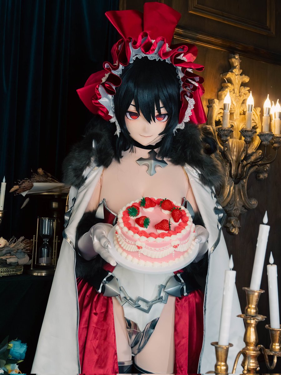 Raimu_miracle's tweet image. ケーキを食べる時間だ！🎂 イリヤ、誕生日おめでとう！🎉
左の赤い正装と右の黒い儀装束、みんなはどのイリヤが好き？
到了吃蛋糕的時間了！🎂 祝伊莉亞生日快樂！🎉
左邊紅色正裝與右邊黑色祭服，大家比較喜歡哪一件的伊莉亞呢？

#プリコネR #イリヤ誕生日 #kigurumi
