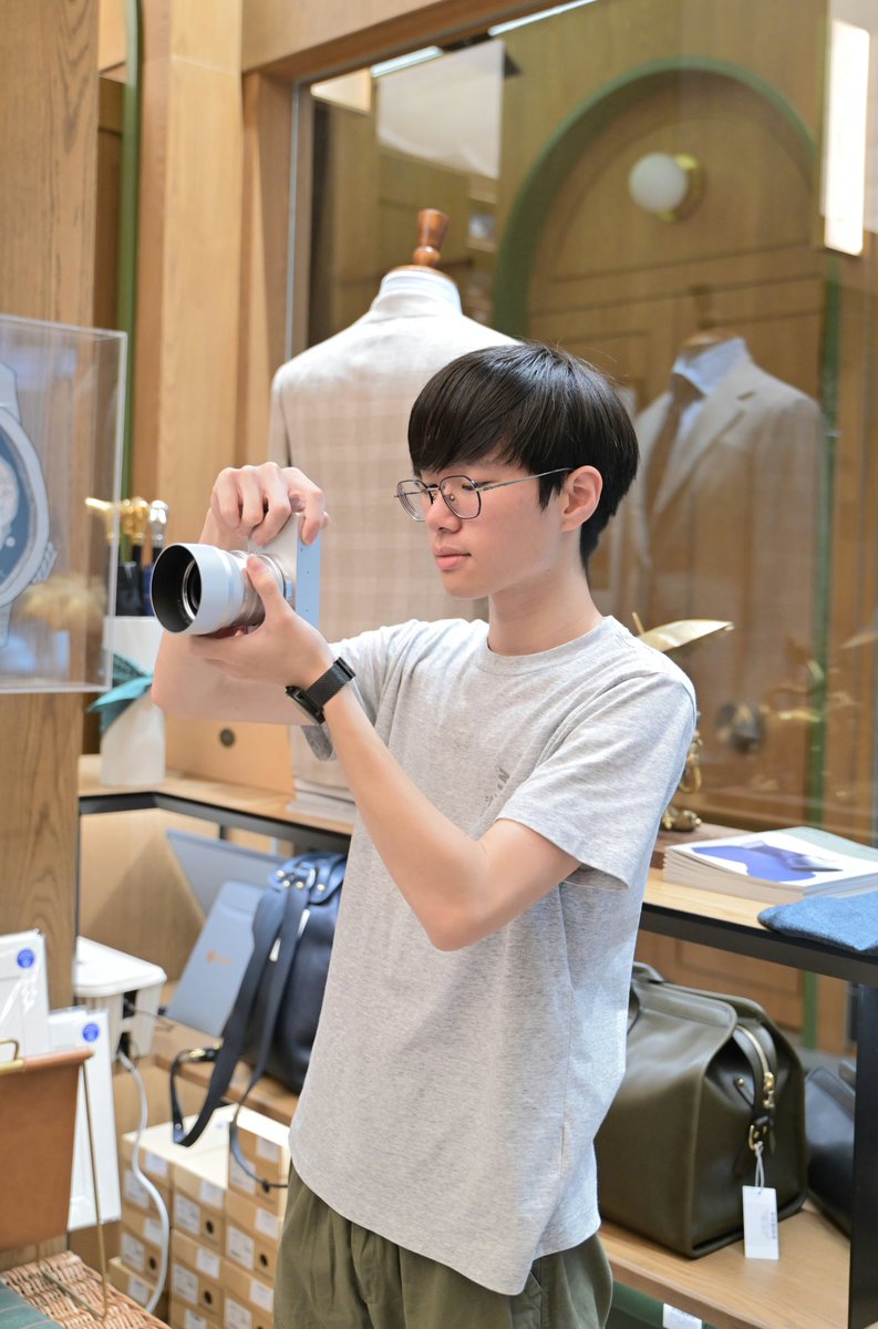MCC06088054's tweet photo. 試玩新BF 🤪🤪
機身連鏡頭係幾靚仔
不過機身連掣都唔多粒 用慣Z8就��唔慣BF
試玩係幾過癮 要我用萬六蚊買就不了 https://t.co/i313Pp0LYS