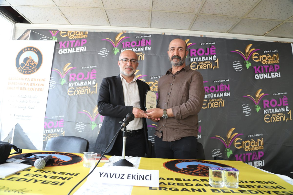 Ergani Belediyesi (@ergani_bel) on Twitter photo 📚Belediyemiz tarafından organize edilen Ergani 1. Kitap Günleri etkinlikleri kapsamında eğitimci, şair ve yazar Yavuz Ekinci, “Edebiyat ve Yasaklar” üzerine bir söyleşi gerçekleştirdi.
<a href="/bayar61742/">Birsen Azak Bayar</a> <a href="/siyar_guldiken/">şiyar güldiken</a> <a href="/erganikitap21/">ErganiKitapGünleri</a> 📚Belediyemiz tarafından organize edilen Ergani 1. Kitap Günleri etkinlikleri kapsamında eğitimci, şair ve yazar Yavuz Ekinci, “Edebiyat ve Yasaklar” üzerine bir söyleşi gerçekleştirdi.
<a href="/bayar61742/">Birsen Azak Bayar</a> <a href="/siyar_guldiken/">şiyar güldiken</a> <a href="/erganikitap21/">ErganiKitapGünleri</a>