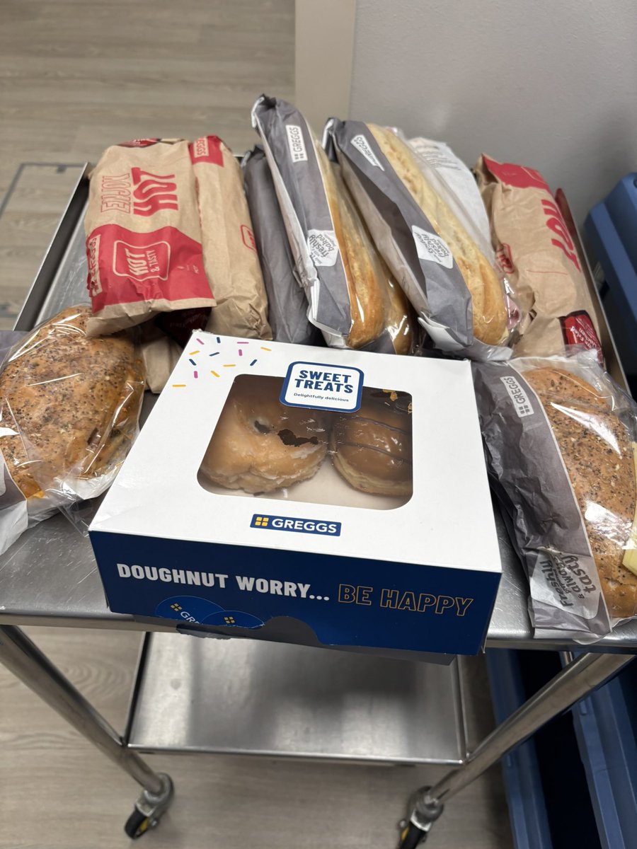 Sandwiches and cakes delivered to maternity departments <a href="/WhippsHosp/">WhippsCrossHospital</a> .🙏🏿