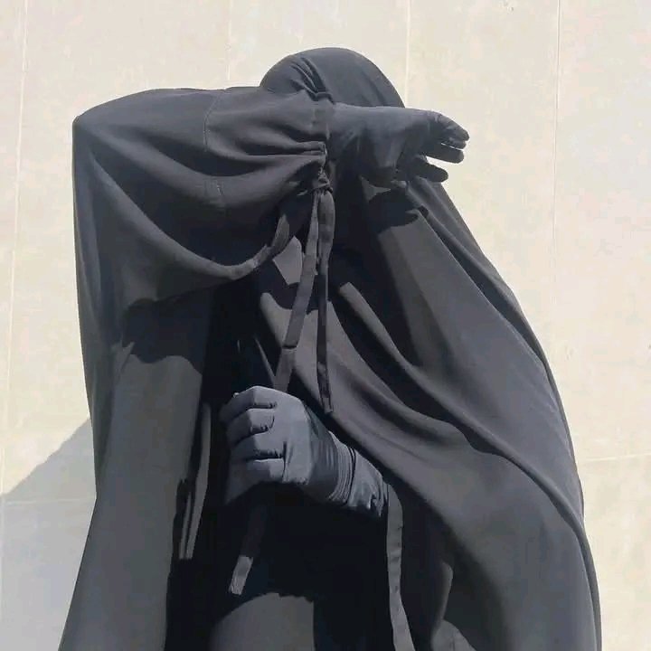 قال رسول الله صلى الله عليه وسلم للسيدة فاطمة: خيرا للمرأة ان لا يراها الرجال ❤️