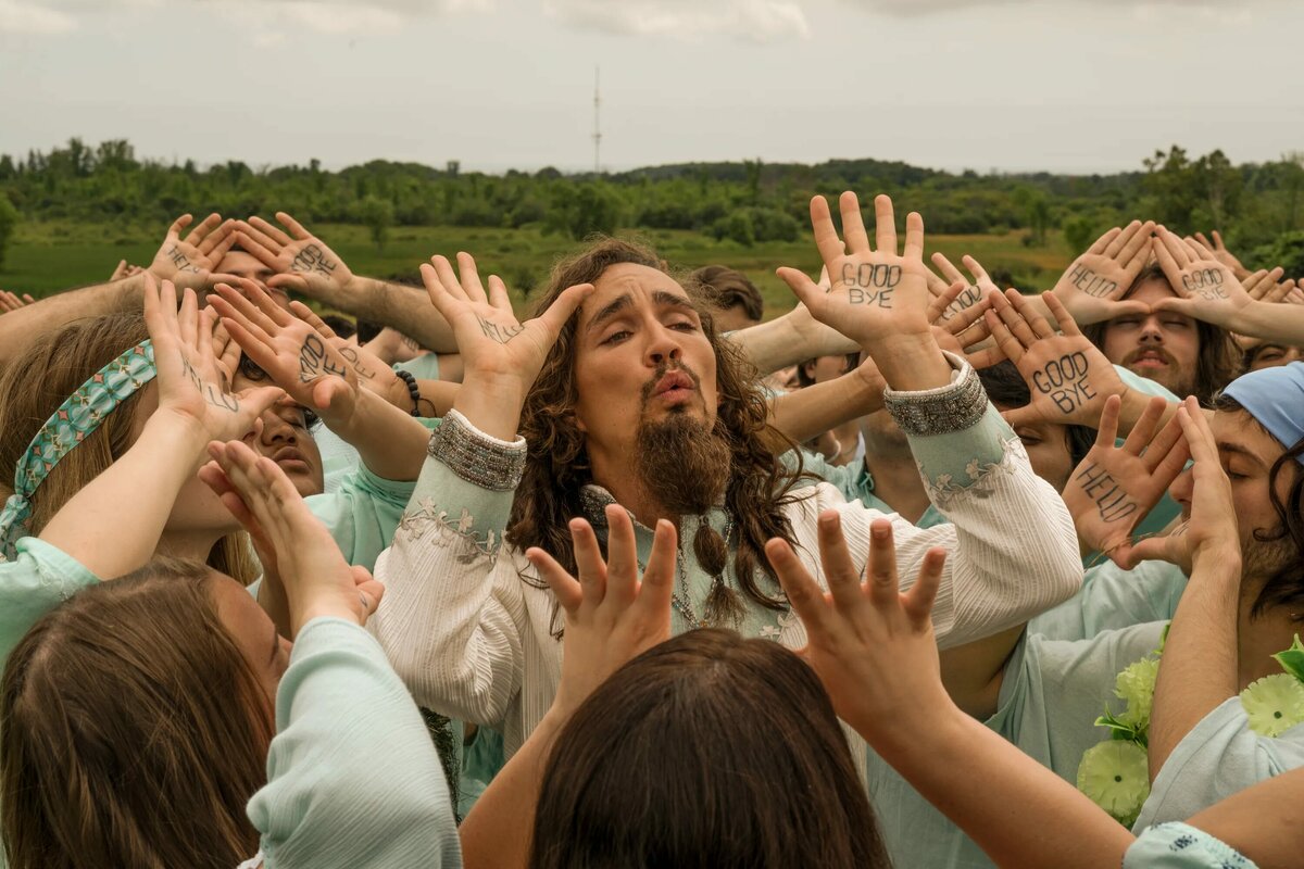 Уже не первый раз триггерю либералов, особенно ребят из секты ФБК 
Ведут в комментариях они себя очень агрессивно, и предельно одинаково 
Как человек, сталкивавшийся с сектами в прошлом, решил написать тред, который наглядно покажет что это секта
И так, топ 10 признаков секты: