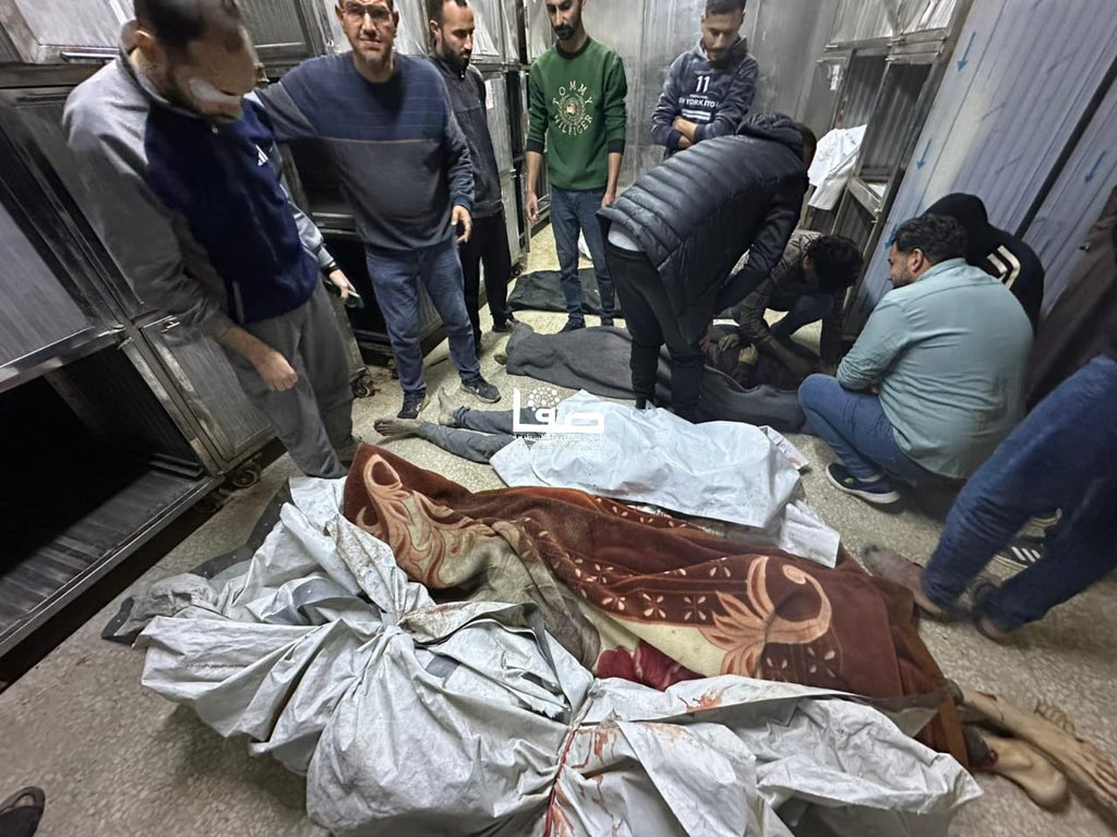 🚨Two people have been KILLED in Israeli bombing of Khan Younis!

🚨One person has been KILLED and another WOUNDED in Israeli bombing of Jabalia!

🚨Death toll from Israeli bombing of two homes in the early morning rises to 21.