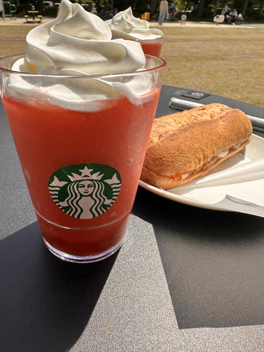 tomoa_co_go's tweet image. 次男とスタバ行ってきた🚗 ³₃

めっちゃいい天気で眠くなった〜☀️

#THE苺フラペチーノ