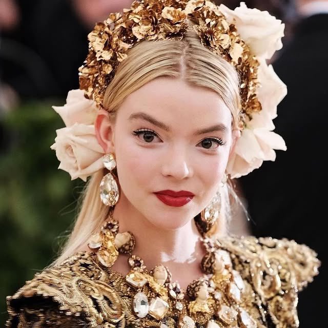 JonnyLeTran5's tweet photo. Anya Taylor-Joy at the 2018 Met Gala 😍 #AnyaTaylorJoy #MetGala #MetGala2018 #beautiful https://t.co/9n6DWxOrRK