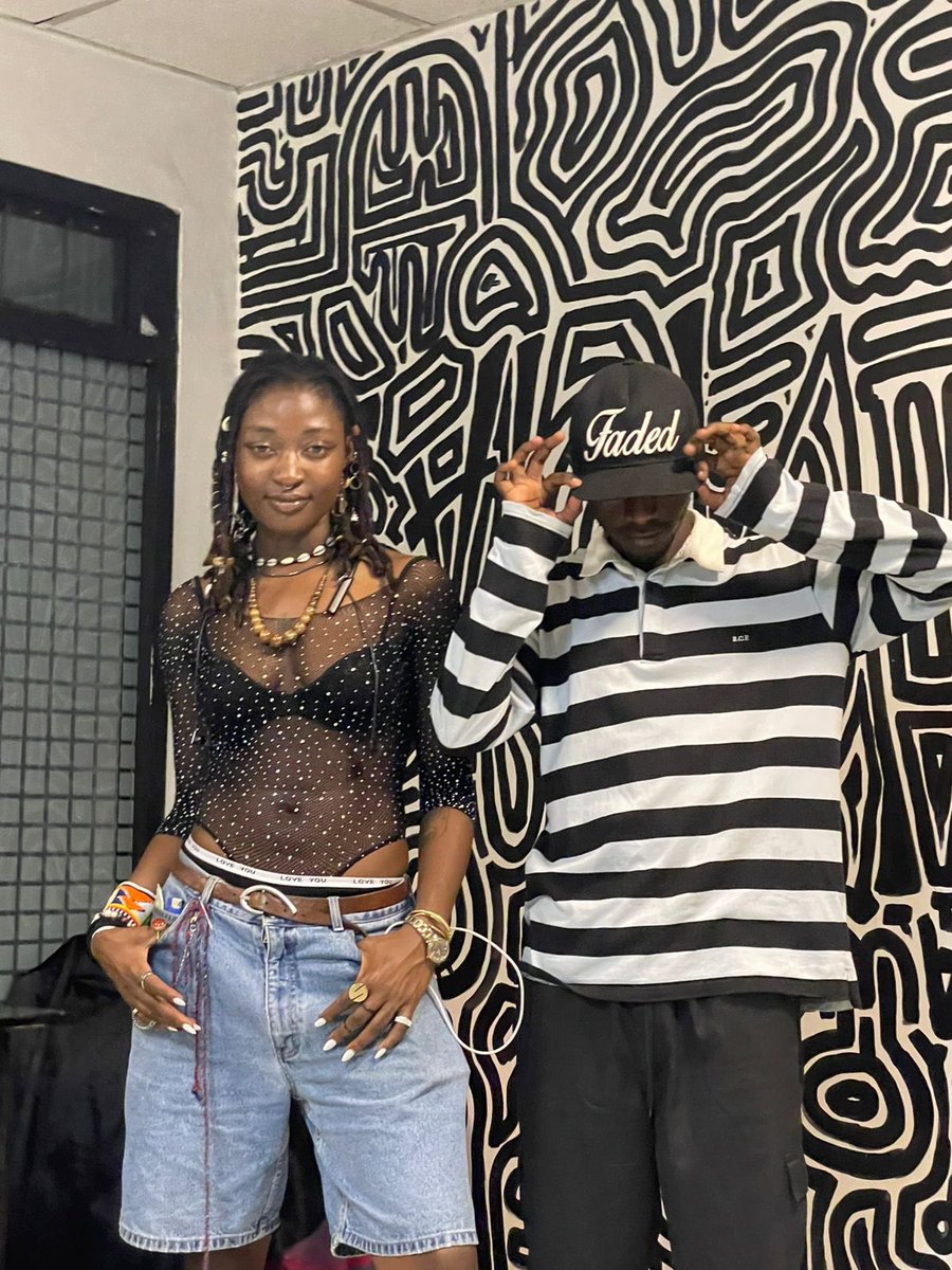 Linqueen9's tweet image. 😋😋