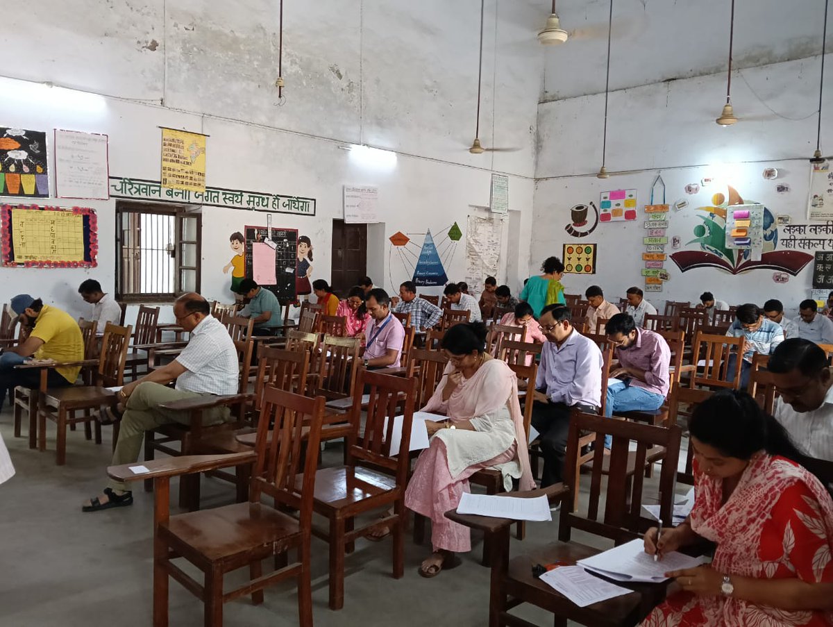 जिलाधिकारी महोदय एवं मुख्य विकास अधिकारी महोदय मुजफ्फरनगर के निर्देशन में दिनांक 5 मई, 2025 को डाइट, मुजफ्फरनगर में एआरपी पद पर चयन करने हेतु लिखित परीक्षा का आयोजन प्राचार्य, जिला शिक्षा एवं प्रशिक्षण संस्थान एवं जिला बेसिक शिक्षा अधिकारी मुजफ्फरनगर की देखरेख में  किया गया।