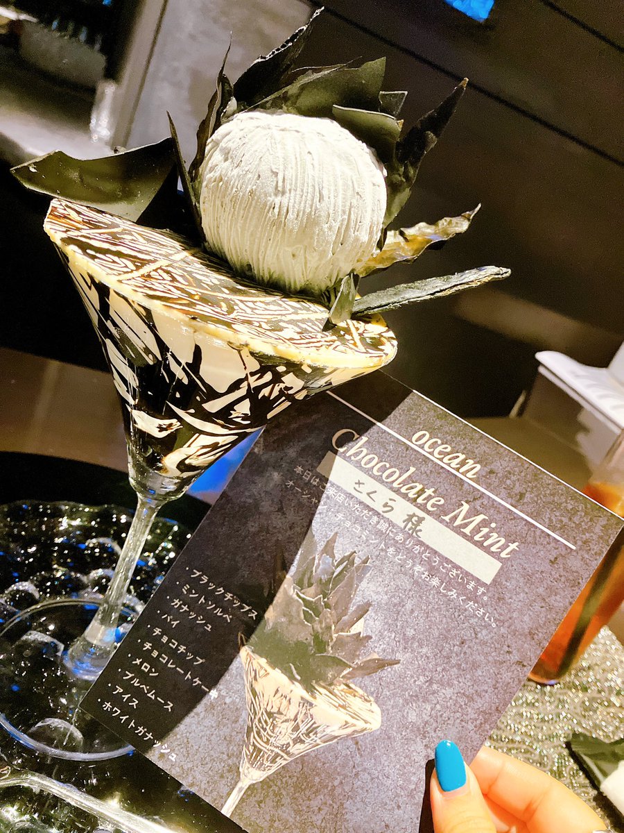 SakuraGuardian's tweet photo. チョコミントパフェは食べねば！予約必須なので何とか行ける日あって良かった〜生のミントからたっぷり抽出されているのでフレッシュで後味スッキリ！こだわりのミント感でした🌱同席したお客様ともチョコミント談義出来た✨
 #JOTARO #カフェ #チョコミント #GINZA6 https://t.co/2qGOpLbe4g