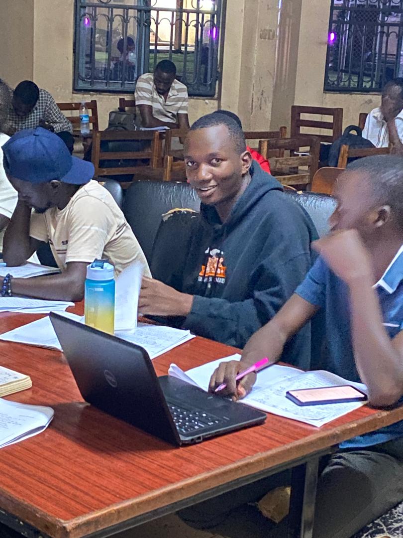 MutumbaRobert11's tweet photo. Working hard to get results. Getting a degree from Makerere university is not an easy job. Wano twabadde my winter ne jaaja Yunus Mitchell hall, Saliba and uncle sebzo. https://t.co/vDLXM7gmyZ
