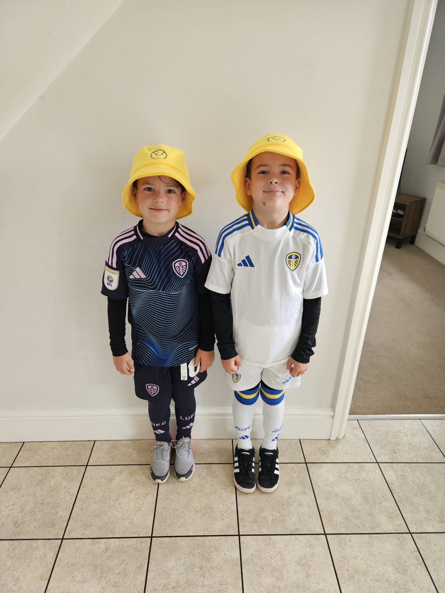 No place I'd Radebe 💙💛 tweet media