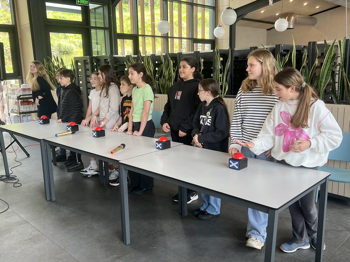 LotiLycee's tweet photo. Les élèves de l'atelier "Questions Pour Un Champion" ont organisé une grande compétition destinée aux élèves des cinq classes de sixième, afin de tester leurs connaissances dans une ambiance ludique et stimulante.
@aefeinfo https://t.co/ql8FXH8KiG