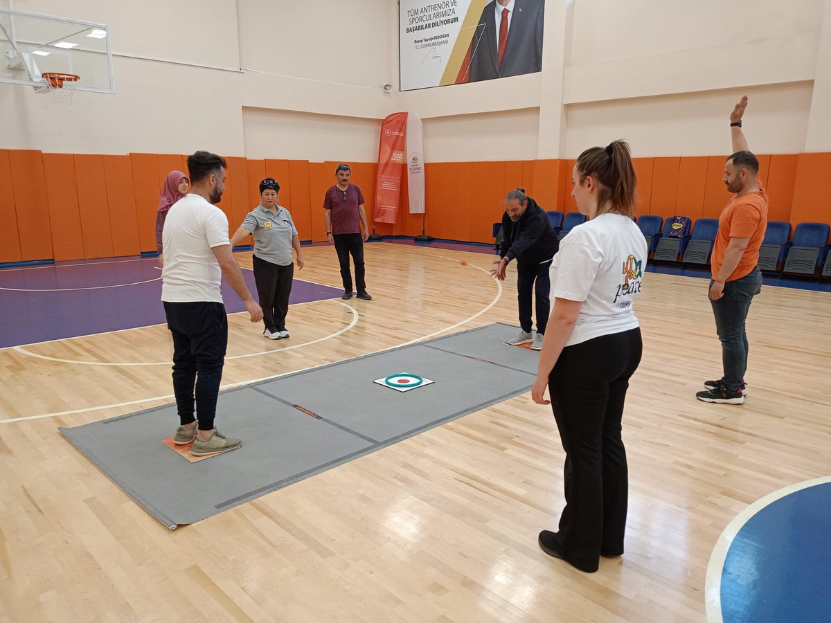 3-4 Mayıs 2025 tarihlerinde Mersin ilimizde düzenlenen Hemsball Aday Hakem Kursu tamamlandı.

Katılımcılar, teorik ve pratik eğitimlerle Hemsball hakemliği eğitimlerini tamamladı.

<a href="/OA_BAK/">Dr. Osman Aşkın Bak</a> 
<a href="/hamzayerlikaya/">Hamza Yerlikaya 🇹🇷</a> 
<a href="/fjuysal/">Fatih UYSAL</a> 
<a href="/gencliksporbak/">Gençlik ve Spor Bakanlığı 🇹🇷</a> 
<a href="/GSBsporgm/">Spor Hizmetleri Genel Müdürlüğü</a>