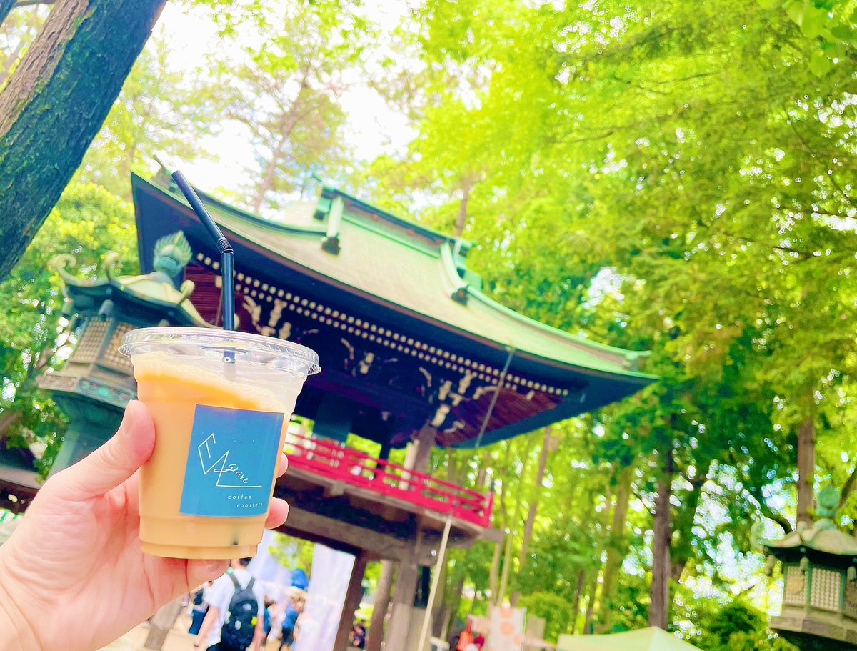 この珈琲イベントは、どこかと質問が来たので

珈琲参道というお寺の敷地を会場として毎年やってる珈琲フェスです。私が堀口珈琲さんのファンなので行くようになりました

素敵な空間で珈琲が𓀠今年は凄く混んでました。アーティストも素晴らしいから納得
#珈琲参道
x.com/comaecolor/sta…