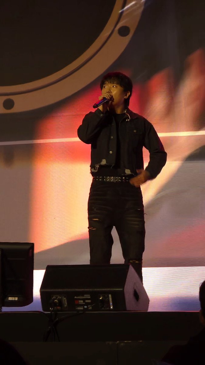 _kk0ngg's tweet image. 250423 광화문

#Huckle #허클