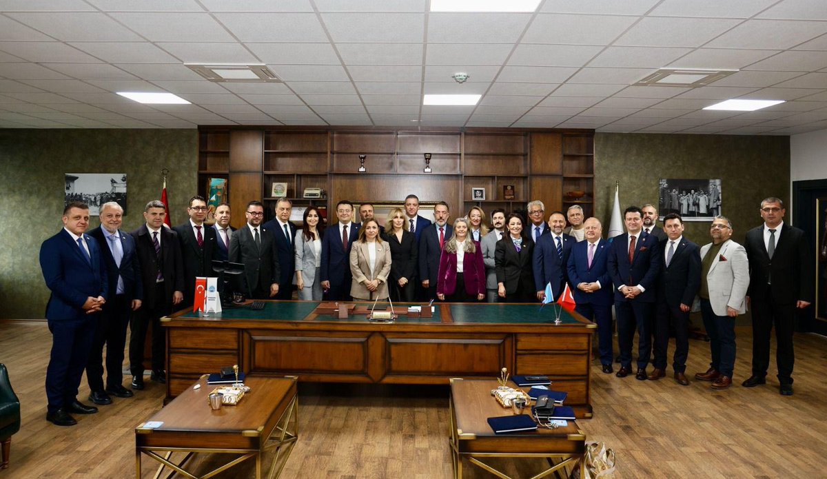 TRABZON BAROSU HİZMET BİNASI AÇILIŞ TÖRENİ &amp; KARADENİZ BÖLGESİ BARO BAŞKANLARI TOPLANTISI

02.05.2025, Trabzon'da yapılan Karadeniz Bölge Baro Başkanları Toplantısı ve Trabzon Barosu Hizmet Binası açılış törenine baromuz temsilen Baro Bşk Av. Funda Öztürk Altuntaş katılım sağladı