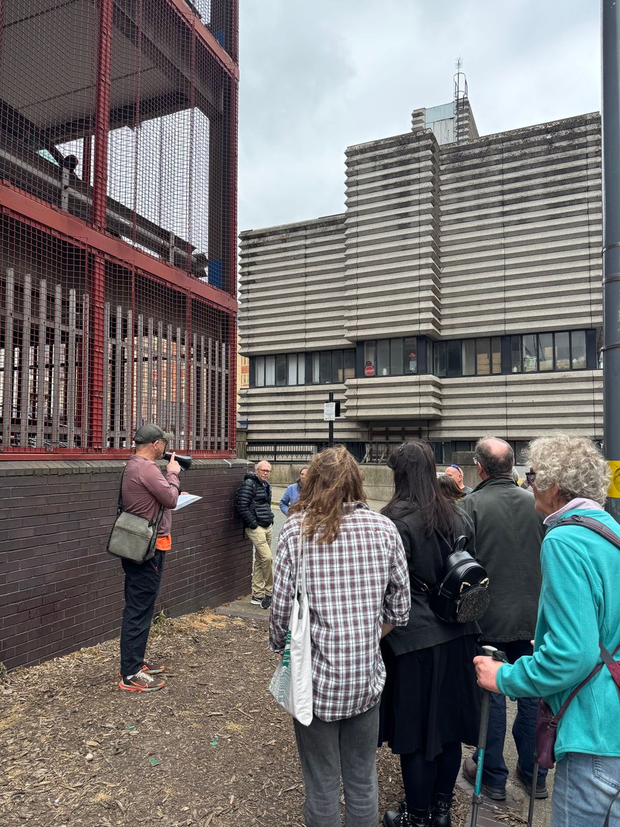 brutifulbrum's tweet image. APPLICATIOINS are now open for the Birmingham Jane Jacobs award. Please encourage others to apply or apply yourself...
docs.google.com/document/d/1Fd…
Sir Andy Street launched applications on Saturday at the end of a sellout walk taking in Birmingham gems from the C19th to late C20th.