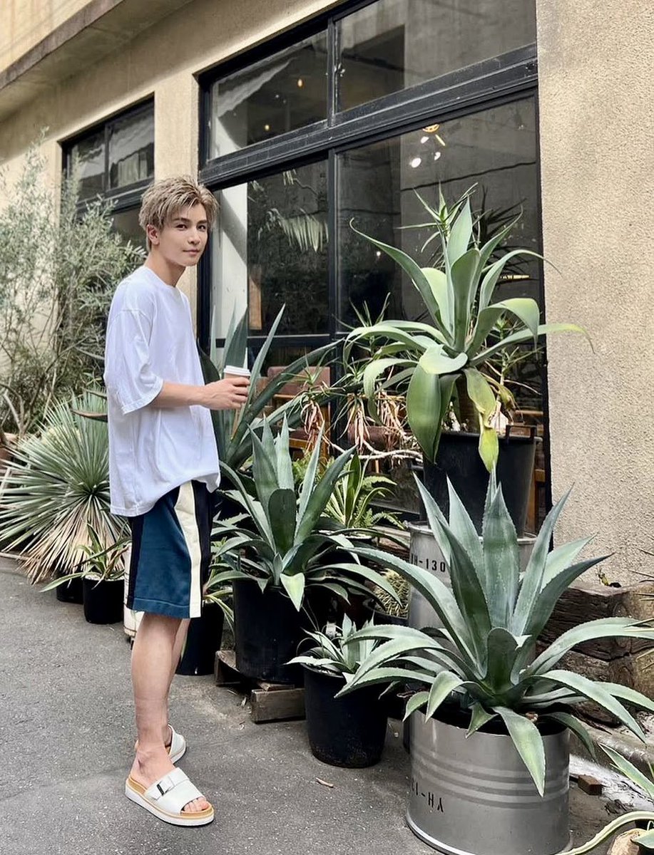 uknow_viennois's tweet image. GW残り2日で美容院へ✨
オソロサンダルが嬉しいお天気で🐶💕
#岩田剛典
#NERDMIND