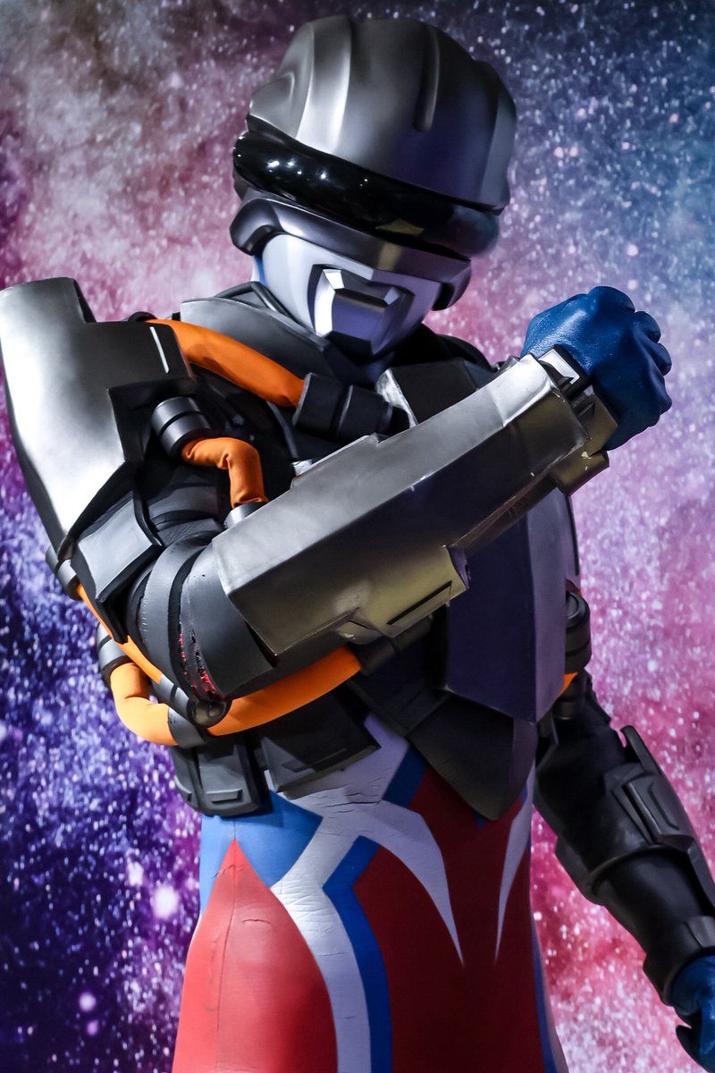 #ゼロ15
 #ウルトラマンゼロ
ようやく一眼で撮れたテクターギアゼロ
力強く拳を握り込む頼もしいポーズくれた