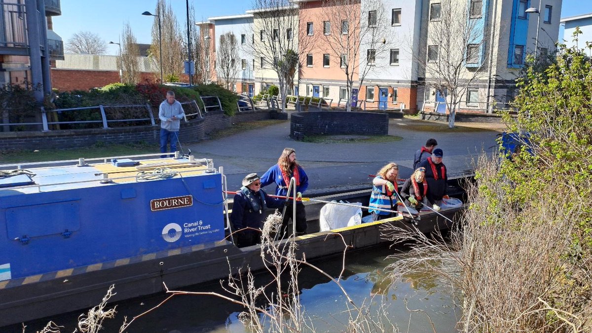 WalsallBins's tweet image. A huge shoutout to the 540 amazing local volunteers who came together during the #GreatBritishSpringClean to make a difference! Together, we collected over 1,750 bags of rubbish during the national litter-picking campaign! ♻️🎉