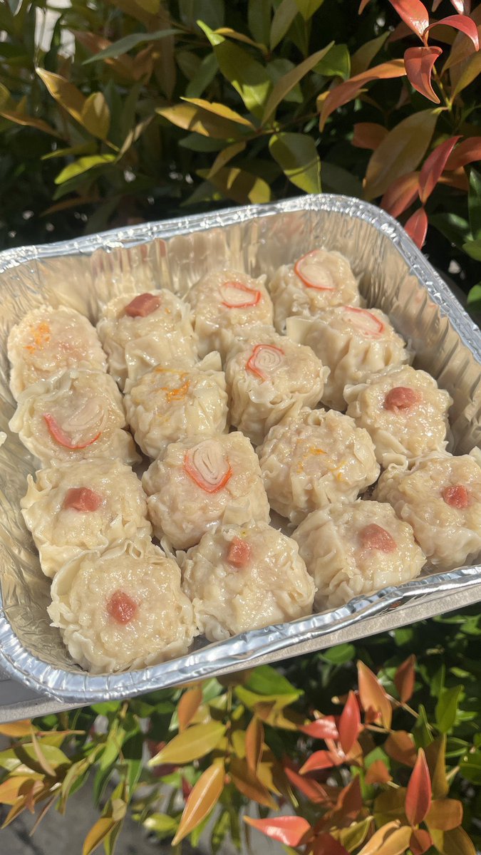 NaryDimsum's tweet image. Senin yang spesial ini Minry mau adain giveaway yang hadiahnya sangat menarik buat 1 orang yang beruntung bakal dapet 16pcs dimsum (party pack) bebas varian. Syaratnya cuman follow @narydimsum di ig dan retweet post ini, dan comment done 💃diumumin hari jumat siang yah🫶🏻goodluck!