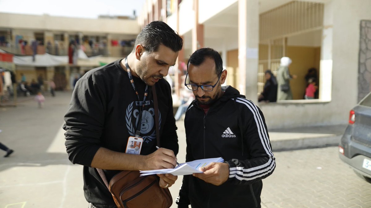 As hospitals in Gaza turn into combat zones, EU-funded mobile medical teams bring care to families uprooted by war. 

Thanks to our partners, doctors, nurses, midwives &amp; psychologists provide lifesaving treatment, maternal care &amp; mental health support. 

👉europa.eu/!dg6q4h