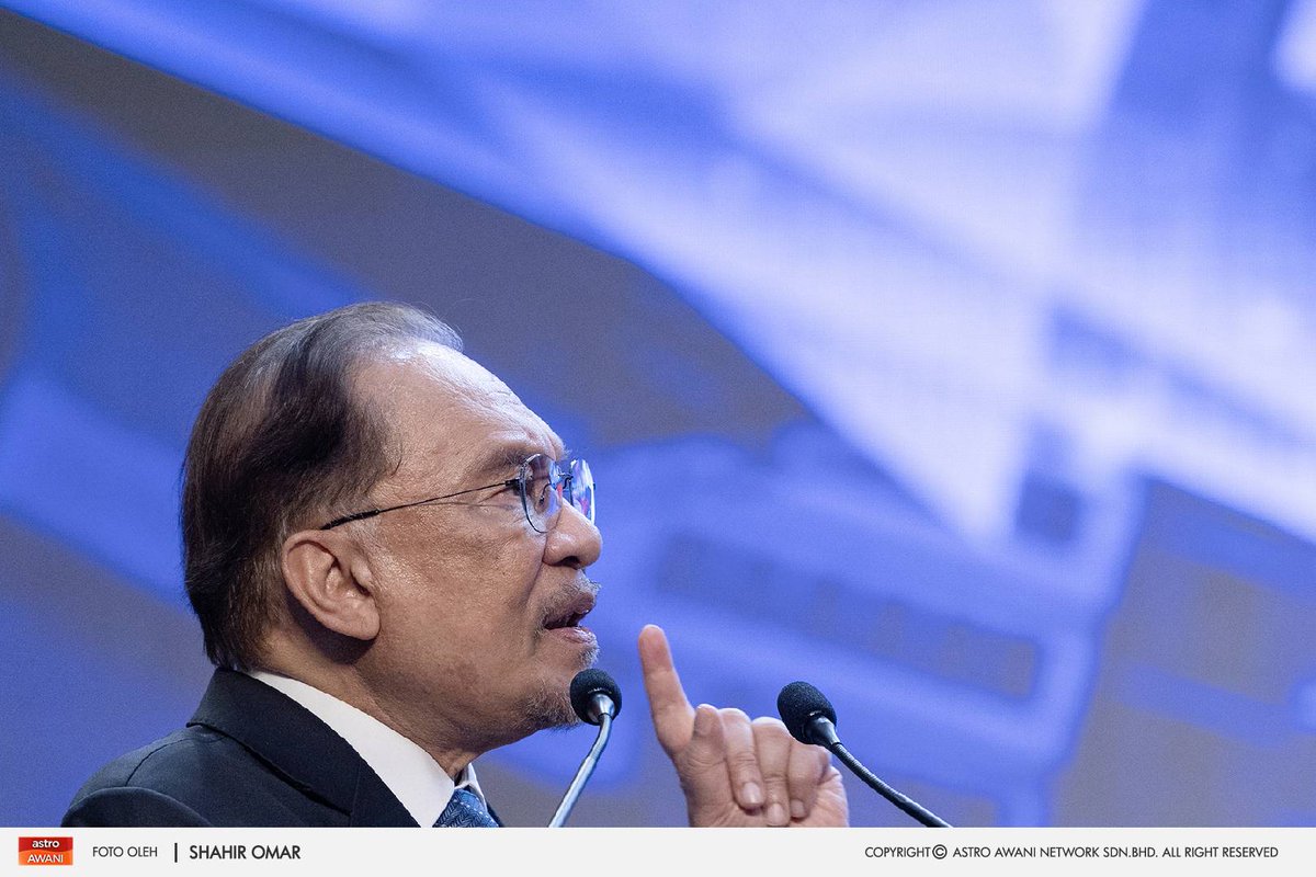 Perdana Menteri, Datuk Seri Anwar Ibrahim berkata dalam menggapai ke langit bidang teknologi seperti kecerdasan buatan (AI) dan digital, jangan lupa untuk mengakar ke bumi dengan nilai budaya, akhlak dan akidah.

Beliau berkata demikian pada Temu Anwar Institut Pengajian Tinggi