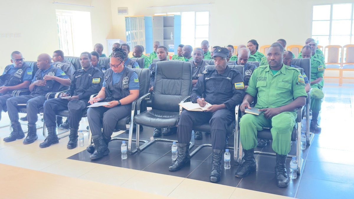 Ministry of Gender & Family Promotion | Rwanda (@rwandagender) on Twitter photo Kuva 05-09/05, MIGEPROF iri guhugura abahagarariye inzego zirimo Polisi,RIB,DASSO n'urubyiruko rw'abakorerabushake muri <a href="/CityofKigali/">City of Kigali</a> , <a href="/RwandaNorth/">Northern Province/ Rwanda</a> ,<a href="/RwandaEast/">𝐄𝐚𝐬𝐭𝐞𝐫𝐧 𝐏𝐫𝐨𝐯𝐢𝐧𝐜𝐞 | 𝐑𝐰𝐚𝐧𝐝𝐚</a> na <a href="/RwandaWest/">Western Province I Rwanda</a> bongererwa ubumenyi ku ihohotera, gufatira hamwe ingamba zo kurirwanya,n'uburyo bwo gufasha abahohotewe Kuva 05-09/05, MIGEPROF iri guhugura abahagarariye inzego zirimo Polisi,RIB,DASSO n'urubyiruko rw'abakorerabushake muri <a href="/CityofKigali/">City of Kigali</a> , <a href="/RwandaNorth/">Northern Province/ Rwanda</a> ,<a href="/RwandaEast/">𝐄𝐚𝐬𝐭𝐞𝐫𝐧 𝐏𝐫𝐨𝐯𝐢𝐧𝐜𝐞 | 𝐑𝐰𝐚𝐧𝐝𝐚</a> na <a href="/RwandaWest/">Western Province I Rwanda</a> bongererwa ubumenyi ku ihohotera, gufatira hamwe ingamba zo kurirwanya,n'uburyo bwo gufasha abahohotewe
