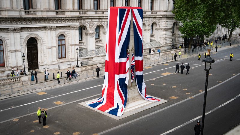 EnglishHeritage's tweet image. The #Cenotaph has been draped in flags to mark the upcoming 80th anniversary of #VEDay - the 8th of May 1945 marked the end of the war in Europe after years of conflict.
 
This moving tribute, facilitated by @DCMS, echoes The Cenotaph’s unveiling by King George V in 1920.