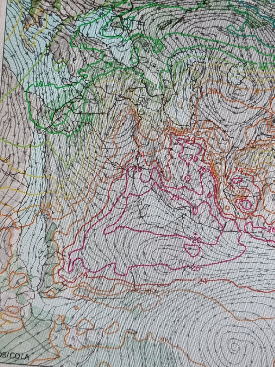 #تحفيز
مرة أخرى .. وفي أثناء كنة عنقود الثرياء المعروفة بحرها اللاذع .. تعمق الهواء الشمالي من جديد وليالي ذات طابع شتوي 🥰😍👌