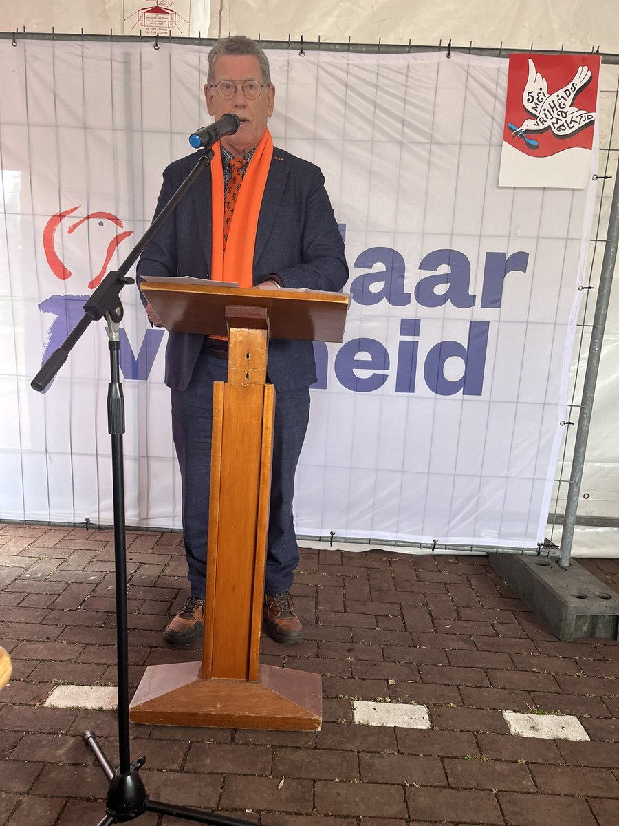 SjorsFrohlich's tweet photo. In Zijderveld werd het vrijheidsontbijt georganiseerd. Veel mensen en perfect geregeld. Indrukwekkende oorlogsverhalen werden verteld door @DikkieDuke. 
Mooi om zo met elkaar stil te staan bij de vrijheid die we gelukkig hier hebben. https://t.co/o2oDHv33C2