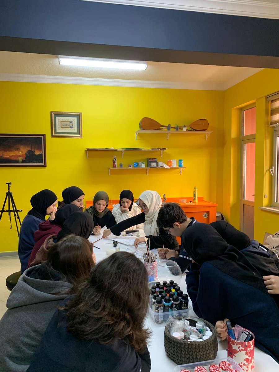 Yalova İl Millî Eğitim Müdürlüğü (@yalovamem) on Twitter photo Din Öğretimi Genel Müdürlüğü SADA Projesi kapsamında, Genç AR-GE çalışmalarıyla hayata geçirdiğimiz sanat atölyemizin açılışını gerçekleştirdik.
<a href="/tcmeb/">Millî Eğitim Bakanlığı</a> <a href="/Yusuf__Tekin/">Yusuf Tekin</a> <a href="/AytekinYILMAZ5/">Aytekin YILMAZ</a> <a href="/meb_sgb/">MEB Strateji Geliştirme Başkanlığı</a> <a href="/ercanturk28/">Ercan TÜRK</a> <a href="/ayhanozturkmeb/">Ayhan Öztürk</a> #gençarge Din Öğretimi Genel Müdürlüğü SADA Projesi kapsamında, Genç AR-GE çalışmalarıyla hayata geçirdiğimiz sanat atölyemizin açılışını gerçekleştirdik.
<a href="/tcmeb/">Millî Eğitim Bakanlığı</a> <a href="/Yusuf__Tekin/">Yusuf Tekin</a> <a href="/AytekinYILMAZ5/">Aytekin YILMAZ</a> <a href="/meb_sgb/">MEB Strateji Geliştirme Başkanlığı</a> <a href="/ercanturk28/">Ercan TÜRK</a> <a href="/ayhanozturkmeb/">Ayhan Öztürk</a> #gençarge