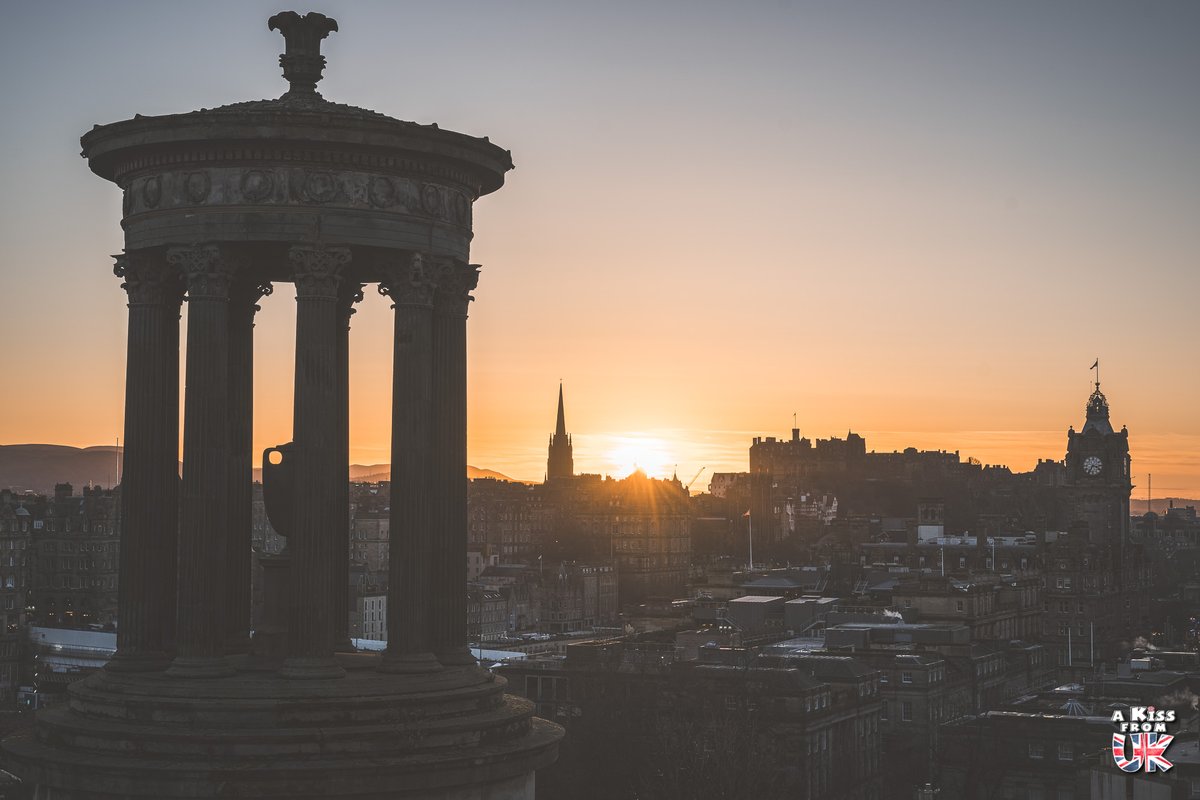 Quand les derniers rayons de soleil viennent caresser la vieille ville d'Edimbourg 🌇🏴󠁧󠁢󠁳󠁣󠁴󠁿
Si vous vous apprêtez à visiter la capitale écossaise, vous trouverez plein d'idées de choses à faire dans mon guide complet akissfromuk.com/visiter-edimbo…