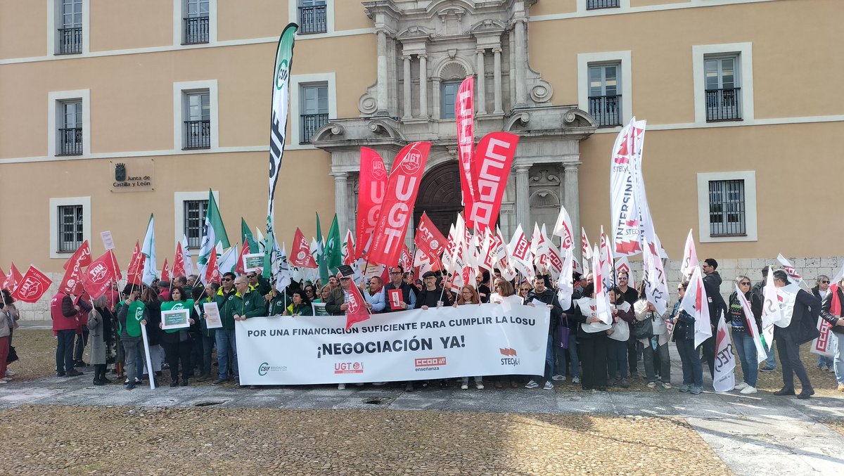CCOOFECyL's tweet photo. 📢📢Por una financiación suficiente para cumplir la #LOSU
✊¡Negociación ya! 
🟥Se necesita una financiación ajustada a la realidad de este momento que garanticen retribuciones y condiciones dignas para todos los empleados/as públicos universitarios https://t.co/TFahVtz5zM
