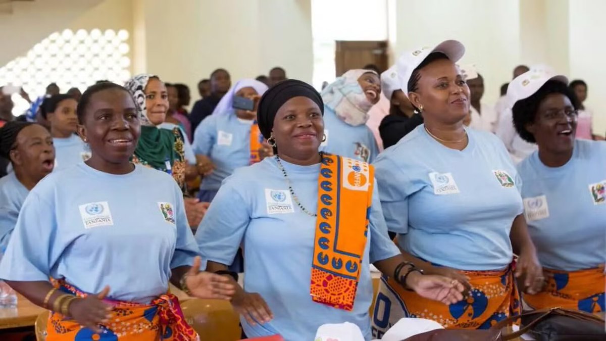 UNFPATanzania's tweet photo. Midwives on the front line: Health workers, humanitarians, heroes 

@UNFPA Executive Director statement @Atayeshe 

Read more 👇🏾
https://t.co/xSb5ctV6HU

#IDM2025 
#midwiferycare #UnsangHeros 
#UNTZ https://t.co/rEfpKAPcW9