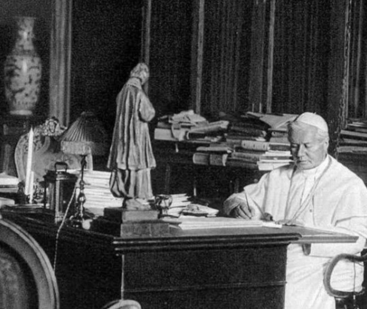 vaticannews_it's tweet photo. Il #Conclave 1903 fu segnato dall’ultimo veto politico. Eletto #PioX rafforzò il segreto sull’andamento del voto, contro ogni ingerenza esterna. I documenti dell'𝐀𝐫𝐜𝐡𝐢𝐯𝐢𝐨 𝐀𝐩𝐨𝐬𝐭𝐨𝐥𝐢𝐜𝐨 𝐕𝐚𝐭𝐢𝐜𝐚𝐧𝐨
#VaticanNewsIT
@PaoloOndarza https://t.co/yvKfeSB20p
